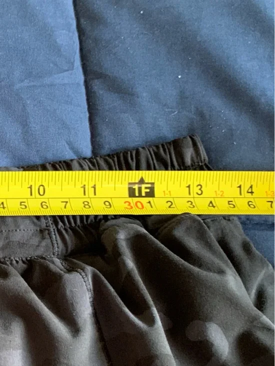 lululemon athletica Hottie Hot Low Rise Shorts size 8 - Picture 4 of 6